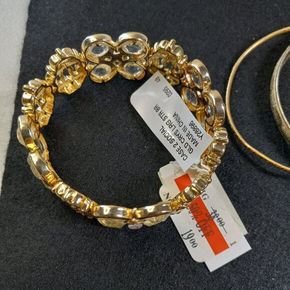 Multiple gold tone metal bracelets Cottagecore, Kitsch Chic - Picture 3 of 9